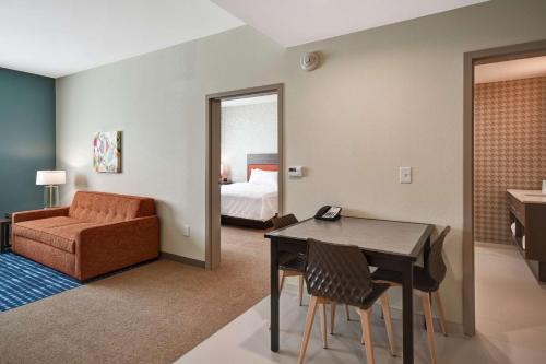 Home2 Suites By Hilton Columbus Downtown - image 2