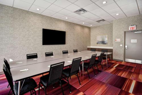 Home2 Suites By Hilton Columbus Downtown - image 6