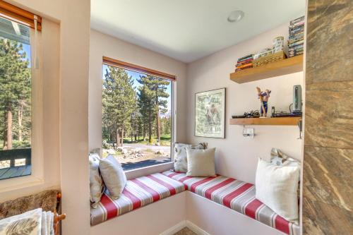 Mammoth Lakes Condo with Pool and Spa Access Near Slopes! - image 10