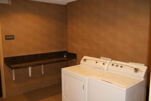 Hampton Inn & Suites Lebanon - image 9