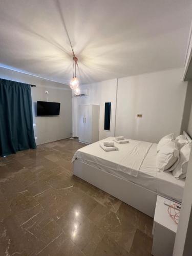 Nikis Penthouse - image 8