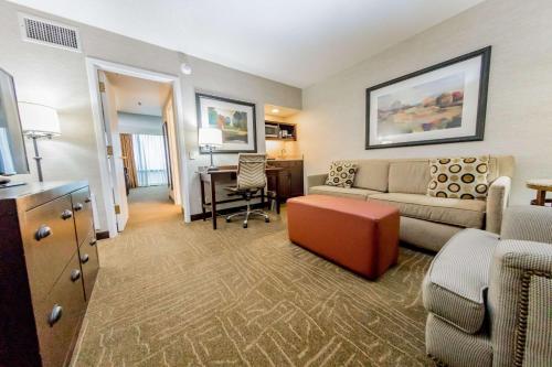 Embassy Suites by Hilton Lexington Green - image 12