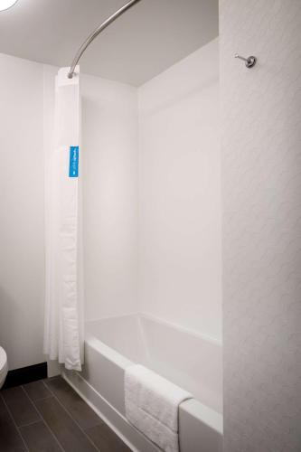 Hampton Inn By Hilton Paramus - image 10