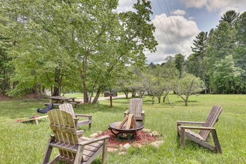 Blairsville Cabin with Fire Pit and Grill! in Mashburn Mill, USA