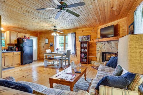 Blairsville Cabin with Fire Pit and Grill! in Mashburn Mill, USA