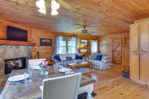 Blairsville Cabin with Fire Pit and Grill! in Mashburn Mill, USA