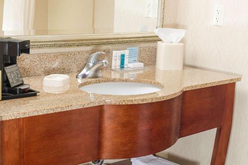 Hampton Inn Littleton - image 8