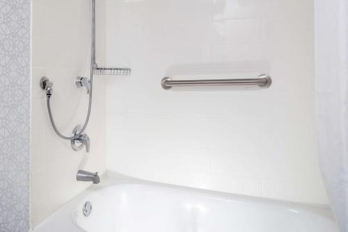 Hampton Inn Gretna - Smith Mountain Lake - image 12