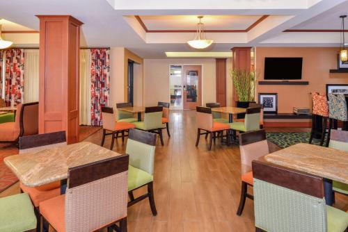 Hampton Inn By Hilton Martinsburg