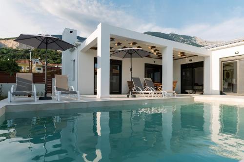 Villa Petra - Accommodation - Trapezaki