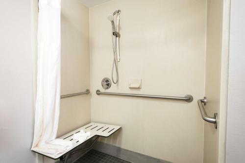 Hilton Garden Inn Independence - image 14