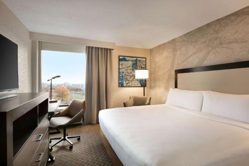 DoubleTree by Hilton McLean Tysons - image 8