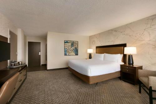 DoubleTree by Hilton McLean Tysons - image 12