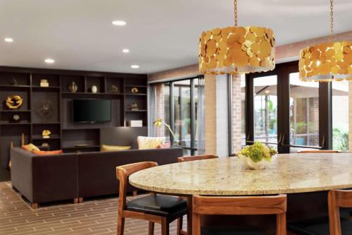 دبل تري باي هيلتون ماكلين تايسونس دبل تري باي هيلتون ماكلين تايسونس