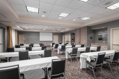 Hilton Garden Inn Overland Park