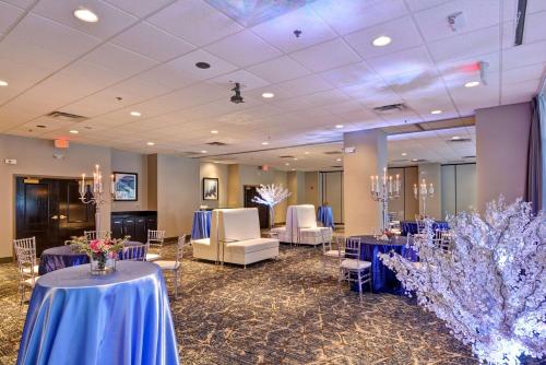 Embassy Suites Orlando Downtown - image 6