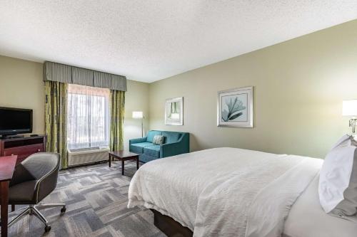 King Room with Sofa Bed and Study - Non-Smoking