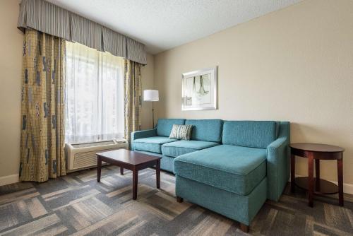 Queen Studio Suite with Two Queen Beds and Sofa Bed - Non-Smoking image 4