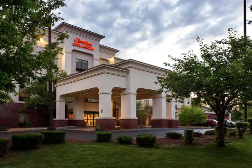 Hampton Inn & Suites by Hilton Manchester Bedford in Bedford, USA