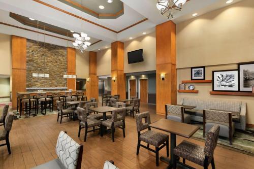 Hampton Inn & Suites by Hilton Manchester Bedford in Bedford, USA