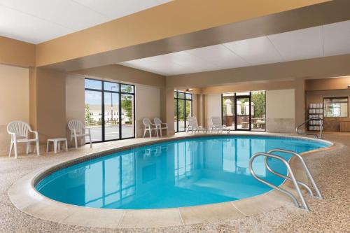 Hampton Inn & Suites by Hilton Manchester Bedford in Bedford, USA