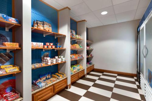 Hampton Inn & Suites by Hilton Manchester Bedford in Bedford, USA