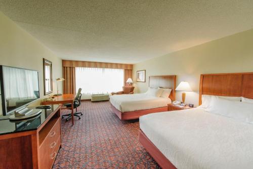 2 queen beds