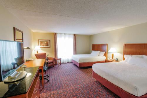 2 queen beds