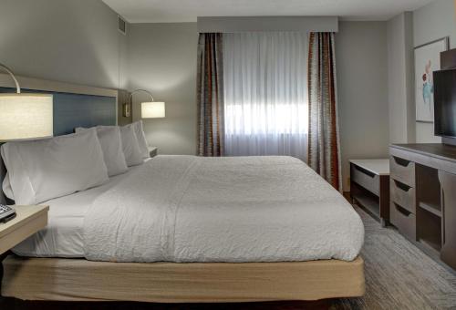 Hampton Inn & Suites Miami Airport South/Blue Lagoon - image 13
