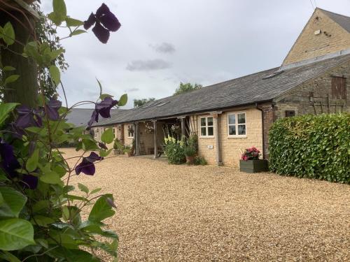 Hollyhock Cottage, Clematis cottages, Stamford