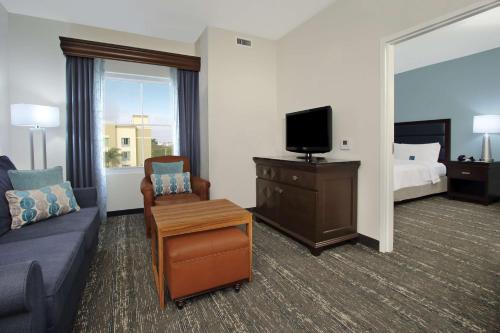 1 king bed, 2 queen beds