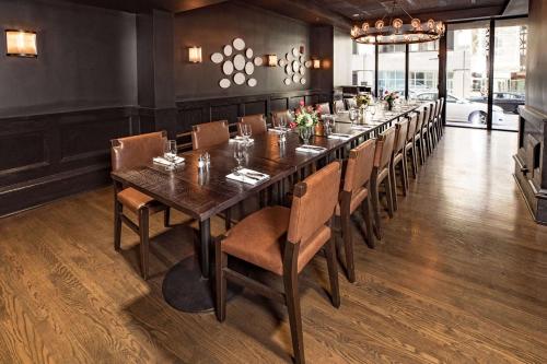 Restaurant, Hotel Phillips Kansas City, Curio Collection by Hilton in Downtown