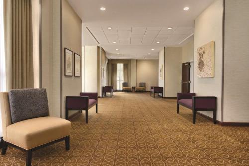 DoubleTree by Hilton Milwaukee/Brookfield - image 6