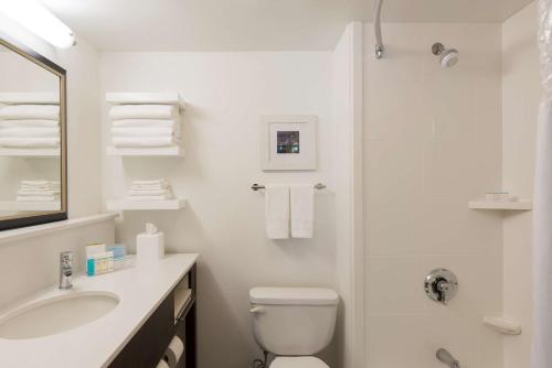 Hampton Inn Milwaukee Northwest - image 2