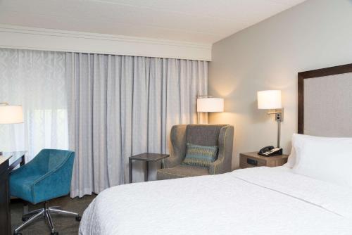 Hampton Inn Milwaukee Northwest - image 10