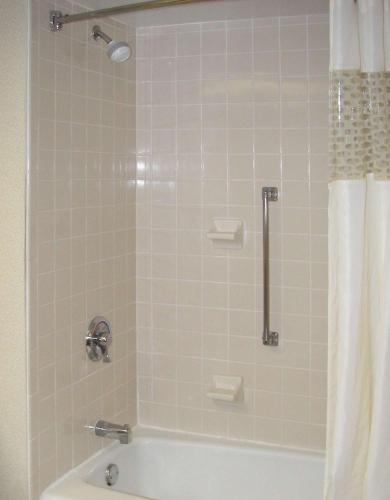 Hampton Inn Milwaukee Northwest - image 6