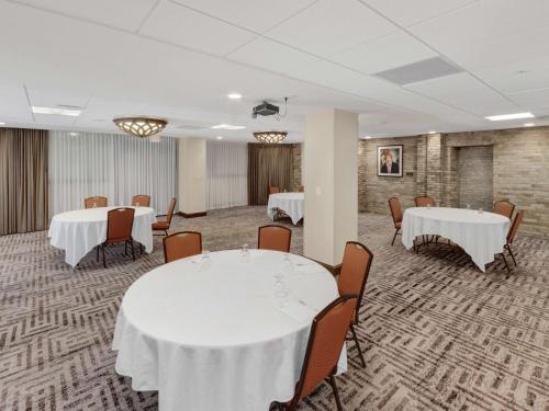 Hilton Garden Inn Milwaukee Downtown - image 14
