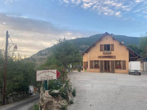 Ieeja, Ferme-auberge le cochon du Madres in Escouloubre