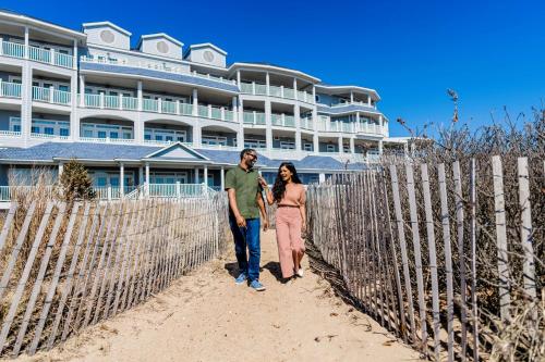 Madison Beach Hotel Curio Collection by Hilton