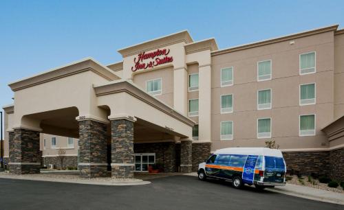 Hampton Inn & Suites Minot