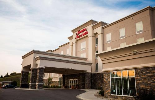 Hampton Inn & Suites Minot