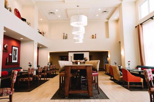 Hampton Inn & Suites Minot