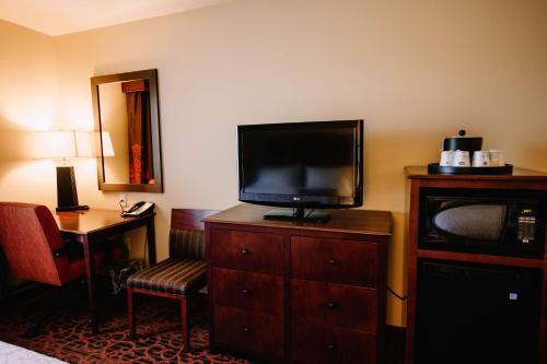 Hampton Inn & Suites Minot - image 11