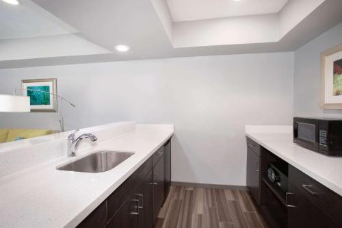 Hampton Inn Monterey - image 11