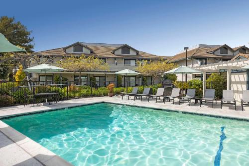 Best Western Seacliff Inn - image 13
