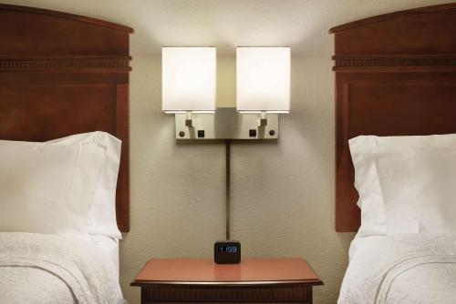 2 queen beds
