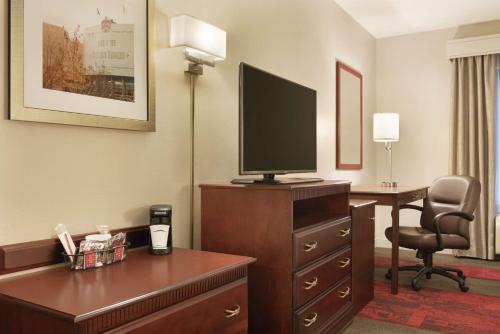 Hampton Inn & Suites Madison - West