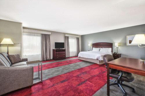 Hampton Inn & Suites Madison - West
