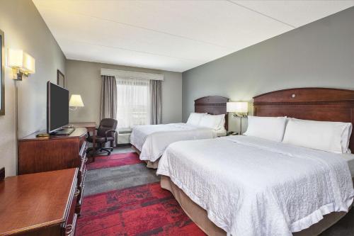 Hampton Inn & Suites Madison - West