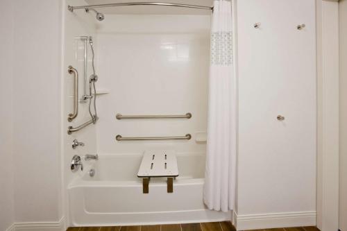 Hampton Inn by Hilton Minneapolis Bloomington West Room Type - King Room - Mobility Access/Non-Smoking